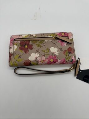 Nine West Pink Floral Zip Wristlet NWT